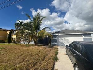 Modern Sunshine House, waterfront, heated pool