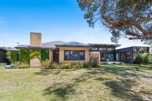 The Coastal Classic Relaxed Beachside Living