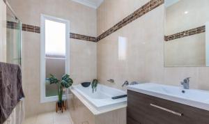 Comfortable, Convenient, Worker Accommodation - Dubbo