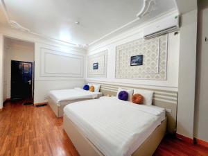 The Lake Silk Hotel & Travel