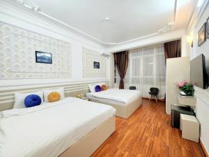 The Lake Silk Hotel & Travel