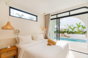 Stylish Pererenan Pool Villa Near Cafes