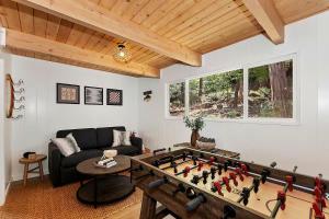 Yama Cabin - 5 min walk to the village, EV plug, hot tub, kid & pet friendly