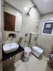 Hotel Neelam Palace Just 5 Minutes from Railway Station & Connaught place