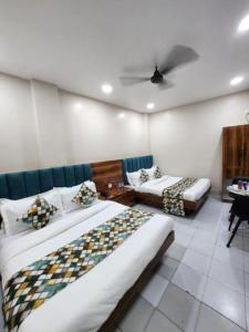 Hotel Neelam Palace Just 5 Minutes from Railway Station & Connaught place