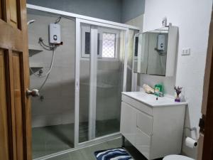 2 bedroom house designed for comfort and practicality, perfect for small couples nearby the beach