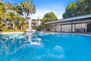 Baden 2 - Rainbow Shores. Pool. Tennis court