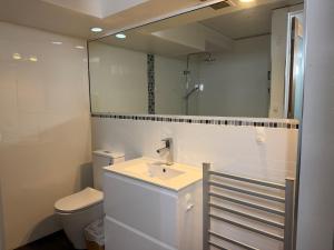 Baden 2 - Rainbow Shores. Pool. Tennis court