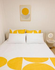 Ttukseom Station 6 minutes,Airport Bus 9 minutes,Seongsu,Seoul Forest,Myeongdong,Gwangya,Lotte World,KSPO