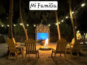 Mi Familia Abuelo AC Room
