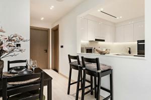 Elegant 2BR Apartment in Binghatti Heights