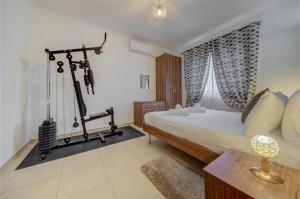 Bright and Airy 3BR with Private Terrace by 360 Estates