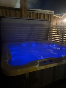 Le Chalet Lingonberry D3 Ski-in Ski-out - Hot Tub by Aavalevi