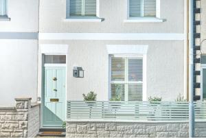 The Salt House - sleeps up to 6 guests