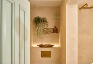 The Salt House - sleeps up to 6 guests