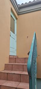 Bright, Airy Upstairs 2-Bedroom Flat, 1 group , Shared WC