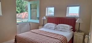 Bright, Airy Upstairs 2-Bedroom Flat, 1 group , Shared WC