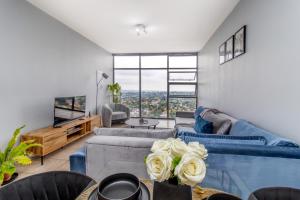 Skyline Hideout XL King Bed FREE Parking Views