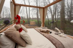 Bubbeltent in bos met hottub, 20m Amsterdam