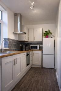 Relaxing 3BR Escape, Conveniently Located Near Grantham, Free Parking