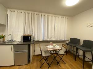 Cozy studio, great location, 15 min Downtown