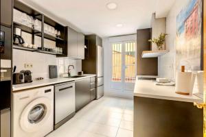 BookinMadrid - Puerta del Sol - Tirso De Molina