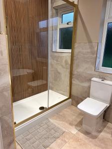 Modern Farmhouse Style Bungalow Near Beach & Trails With EV Charger