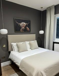 Modern Farmhouse Style Bungalow Near Beach & Trails With EV Charger