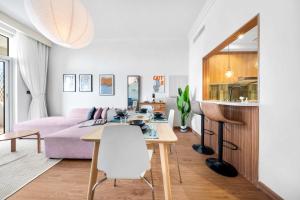 Free housekeeping visits during your stay - StayShort - Stylish 1-Bedroom Retreat in JVC that Sleeps 2