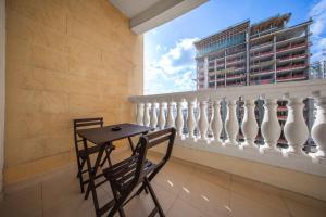 Free housekeeping visits during your stay - StayShort - Stylish 1-Bedroom Retreat in JVC that Sleeps 2