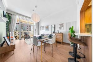 Free housekeeping visits during your stay - StayShort - Stylish 1-Bedroom Retreat in JVC that Sleeps 2