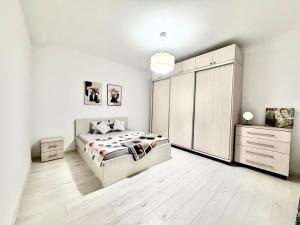 Private Garden Home near Amazonia & Iulius Town