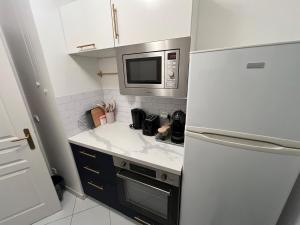 Apartment with private garden, Pool & beach 150 m