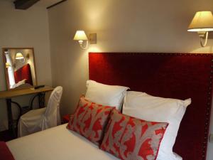 Hotels Le Chapeau Rouge : photos des chambres