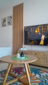 Acquila Crest by JKIA