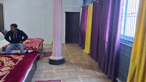 Shri Hari Lodge Near Ram Mandir