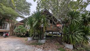 Two-room house near the sea