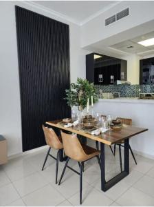 Nasma Luxury Stays - Marina-View Oasis With Balcony Steps From The Sea