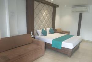 Maple Banquet & Lawn, by Rhythm Lonavala