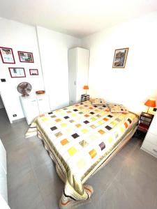 4PA109 Appartement F2 résidence avec piscine parking et cours de tennis