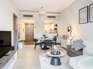 Luxury Stunning Burj Khalifa View High Floor Big Balcony Pool&Gym 1BR 80m2