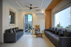 Amritara Chakra River Resort - Closest Luxury Resort to Neelkanth Temple