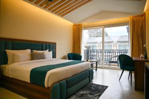 Amritara Chakra River Resort - Closest Luxury Resort to Neelkanth Temple