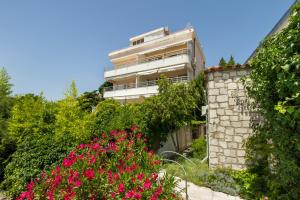 Seaside Split Apartments