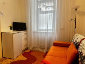 Orange Loft Studio near old Old Town