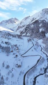 Chalet Louis & Rosalie au cœur des Alpes-nature-ski-rando-montagnes-authenticité-confort 4 étoiles