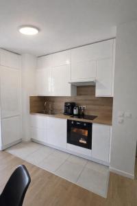 Opposite Metro 14, Cozy Guest Room with Garden & Free Parking, 5 min Orly Airport, 7 min Paris