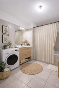 Opposite Metro 14, Cozy Guest Room with Garden & Free Parking, 5 min Orly Airport, 7 min Paris