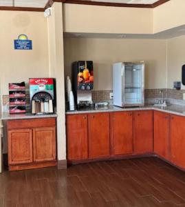 Days Inn by Wyndham San Antonio SplashtownATT Center