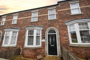 Beach Rest - Sleeps 5 great central location